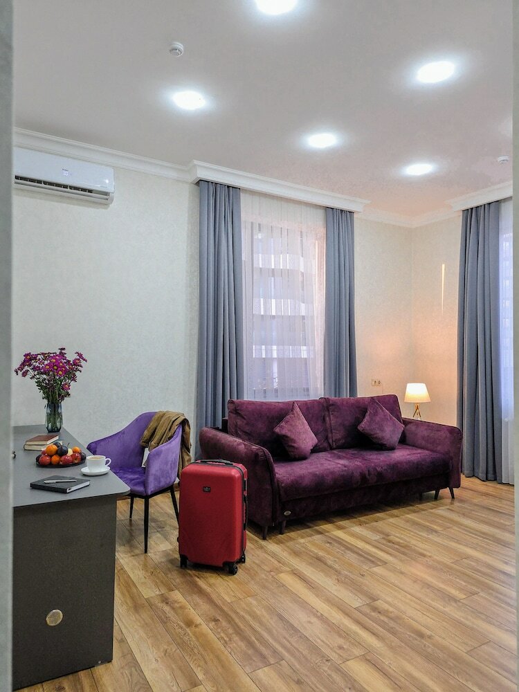 Фото Parklane Hotel