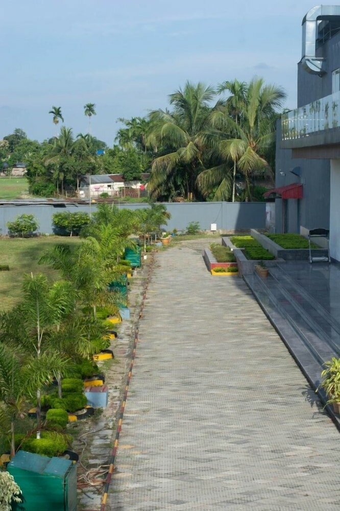 Фото Pushkara Sarovar Portico Dibrugarh