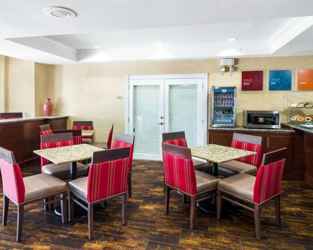 Фото Comfort Suites Las Colinas Center