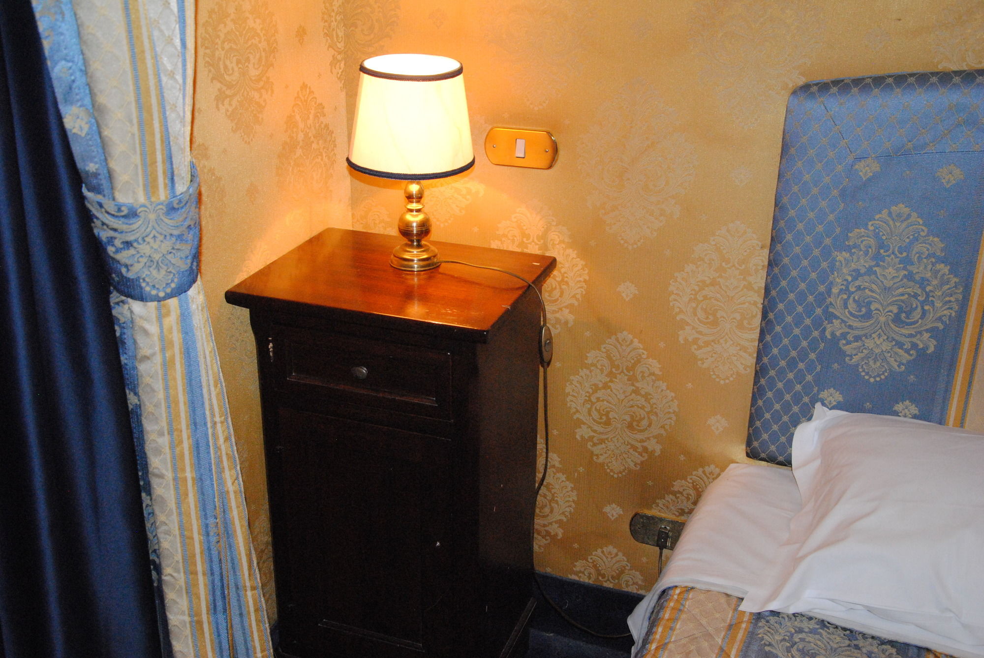 Фото White Vatican