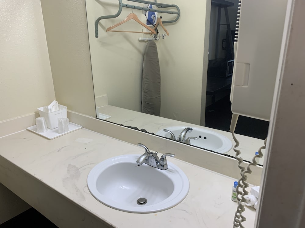 Фото Americas Best Value Inn & Suites Melbourne