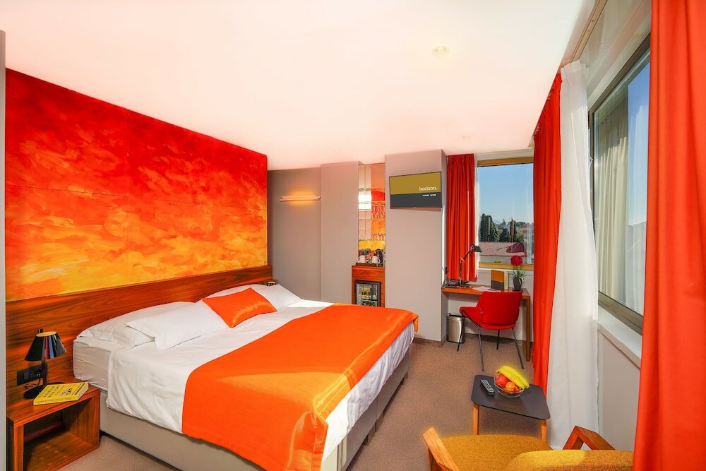 Фото Horizon Luxury Suites