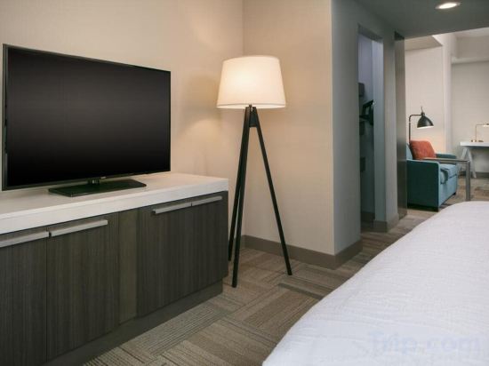 Фото Hilton Garden Inn Iowa City Downtown University