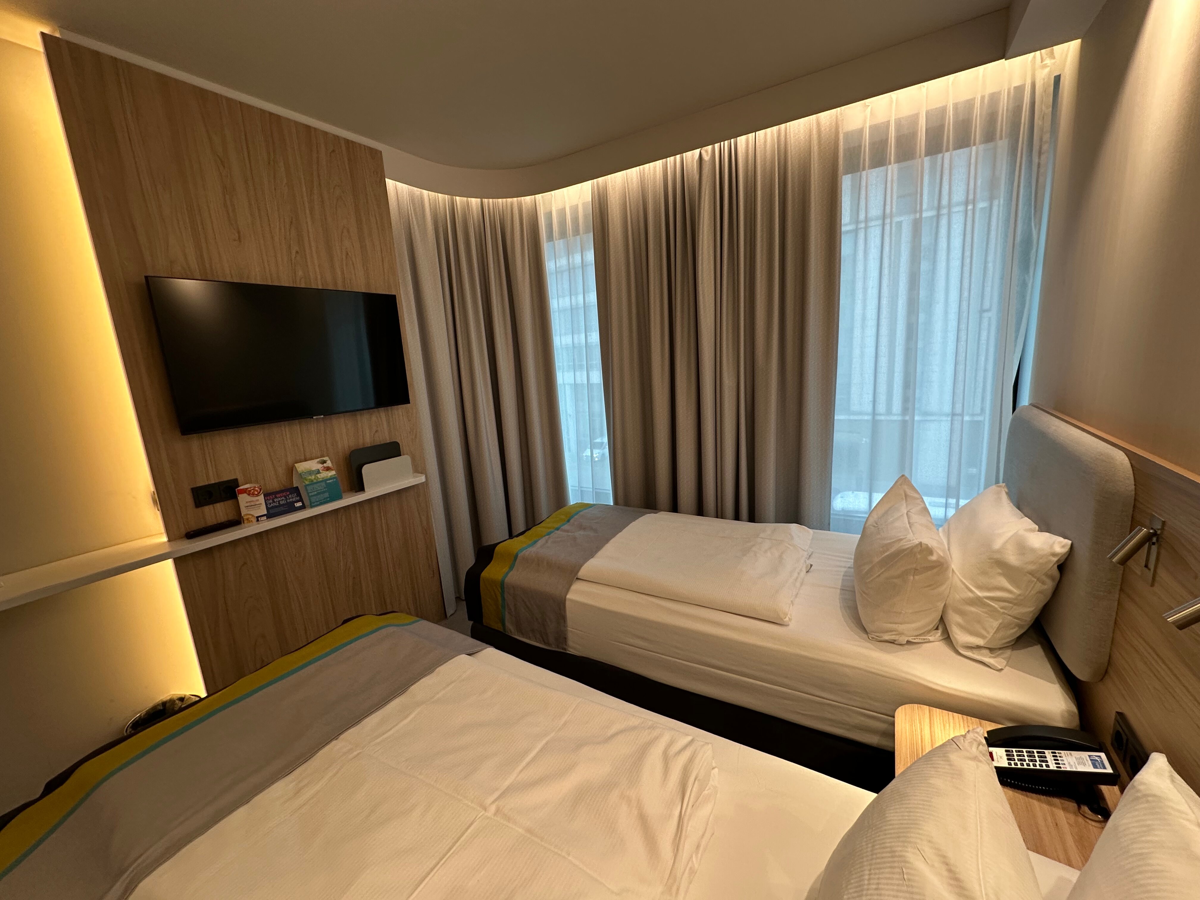 Фото Holiday Inn Express Düsseldorf Hauptbahnhof