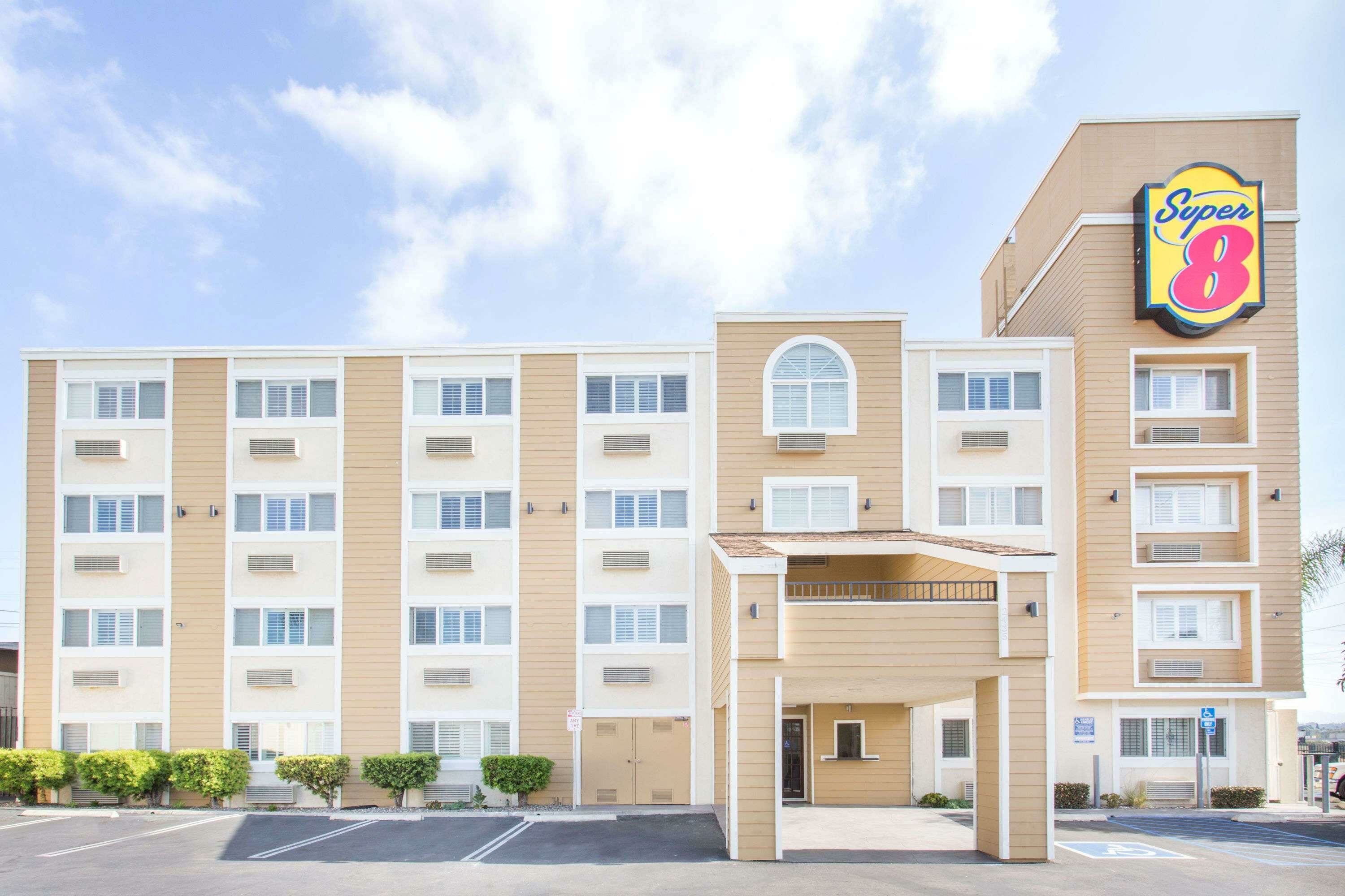 Фото Super 8 by Wyndham National City Chula Vista