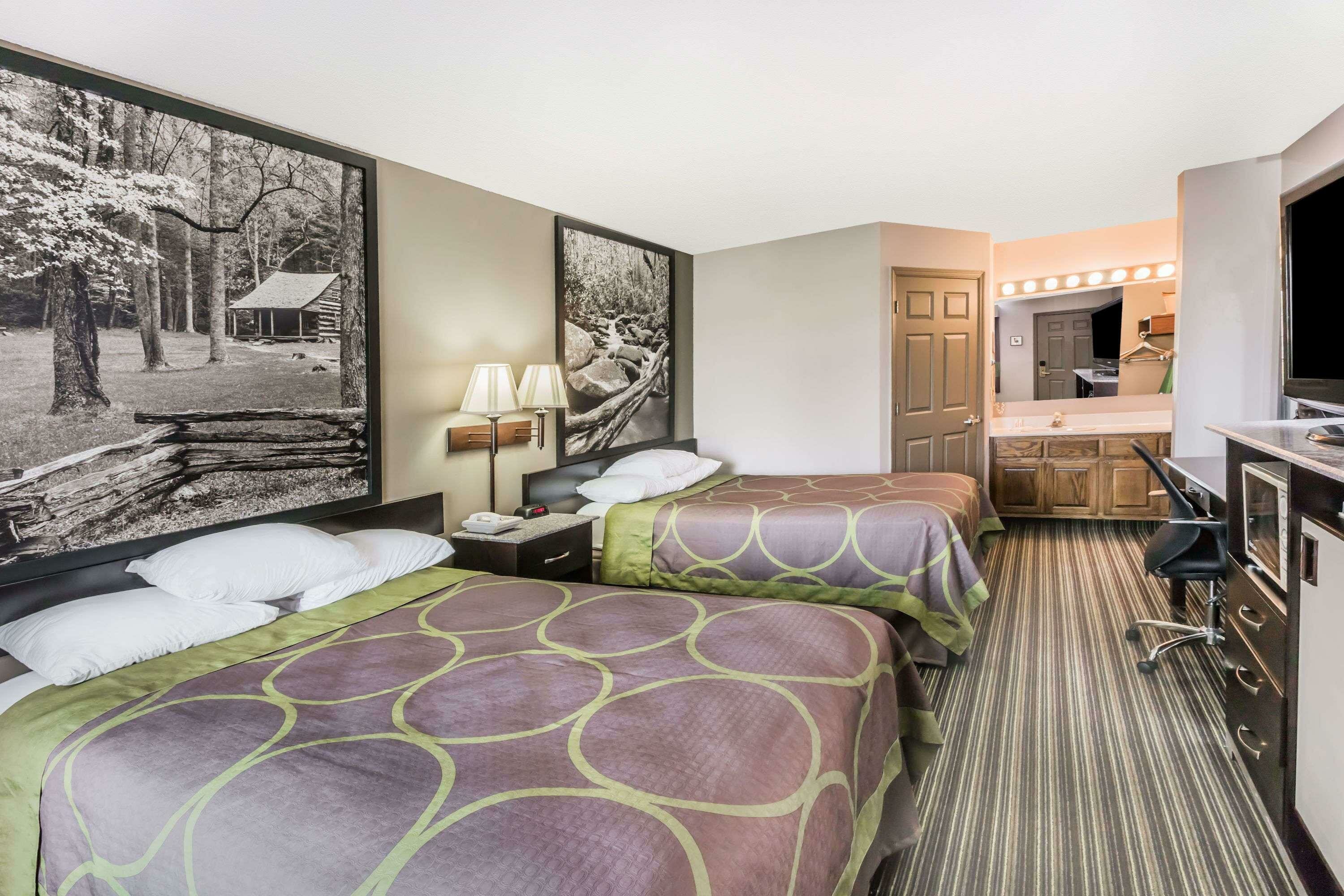 Фото Super 8 by Wyndham Clinton