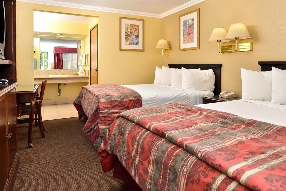 Фото Americas Best Value Inn Pasadena Houston