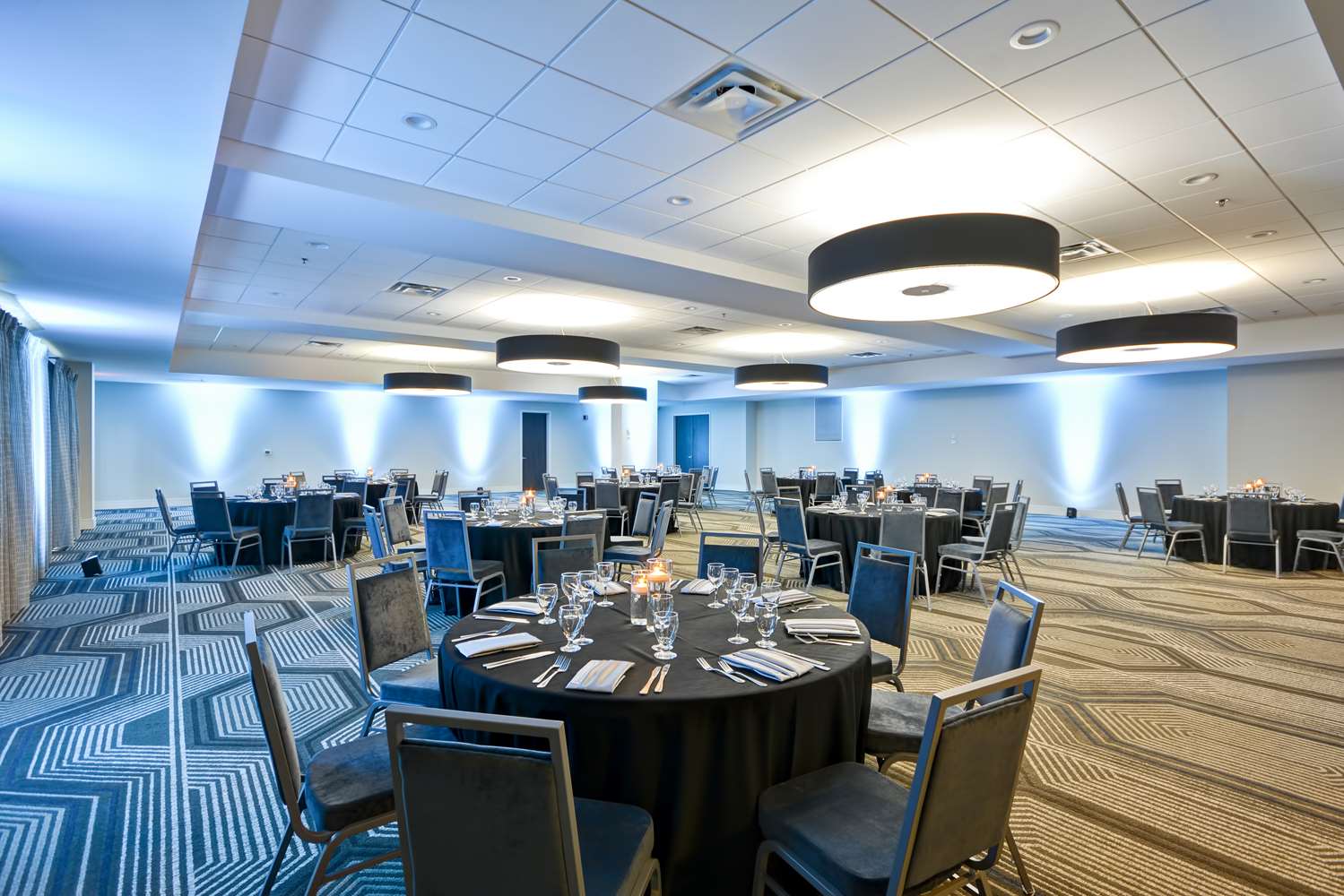 Фото Embassy Suites Hotel Charlotte