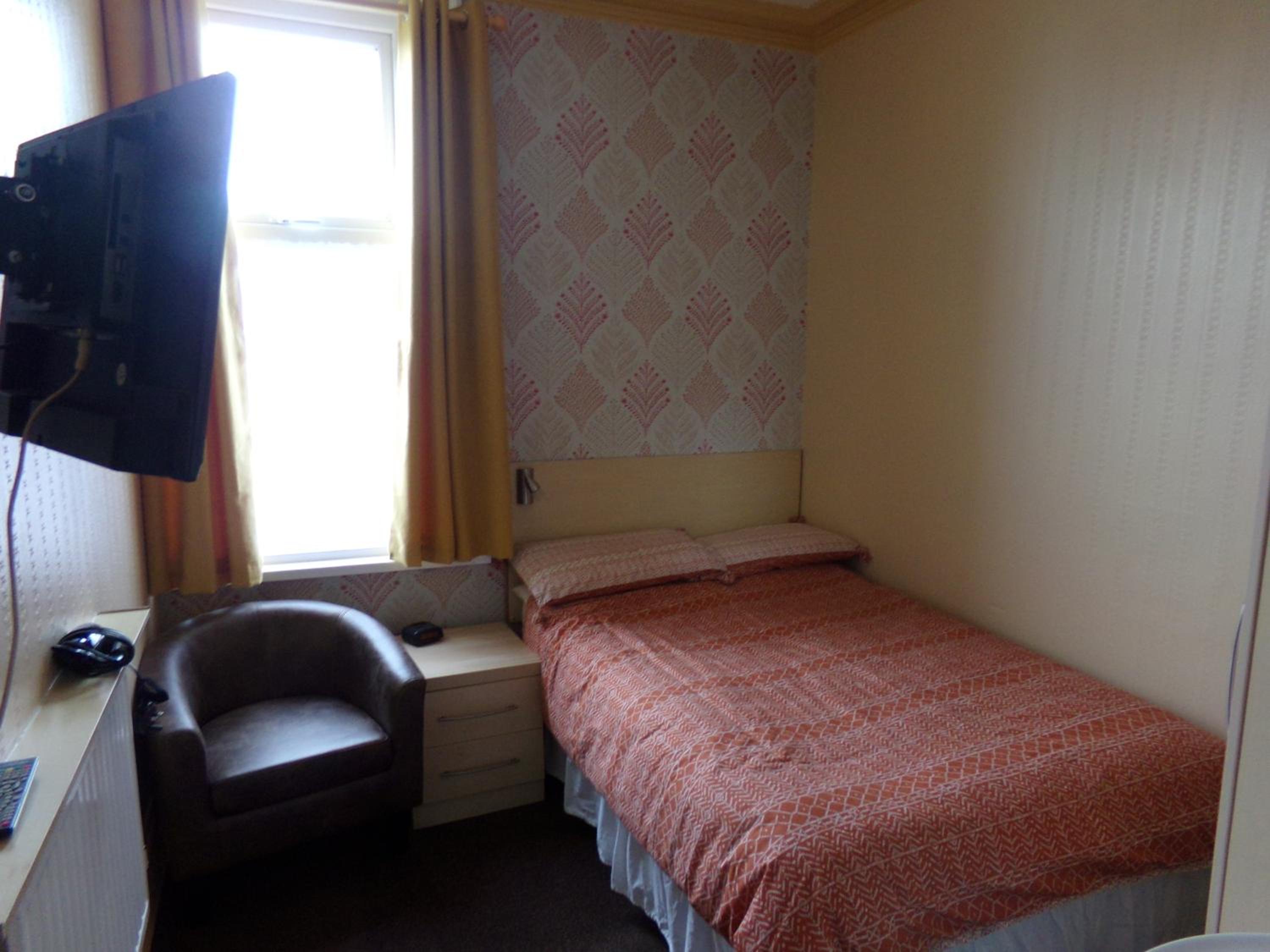 Фото St Annes Hotel