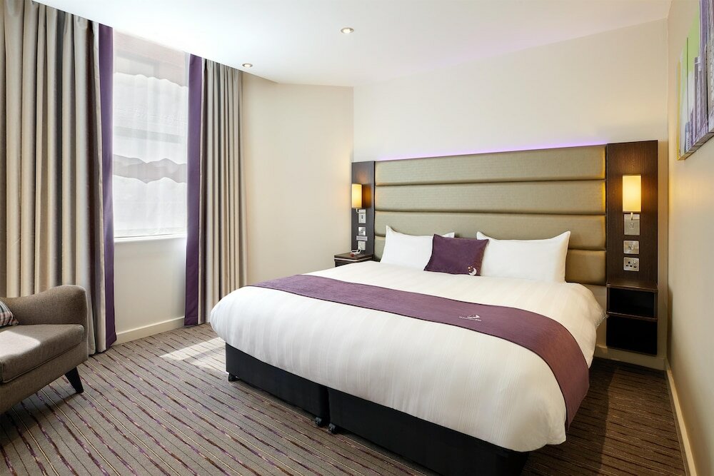 Фото Premier Inn Chessington hotel