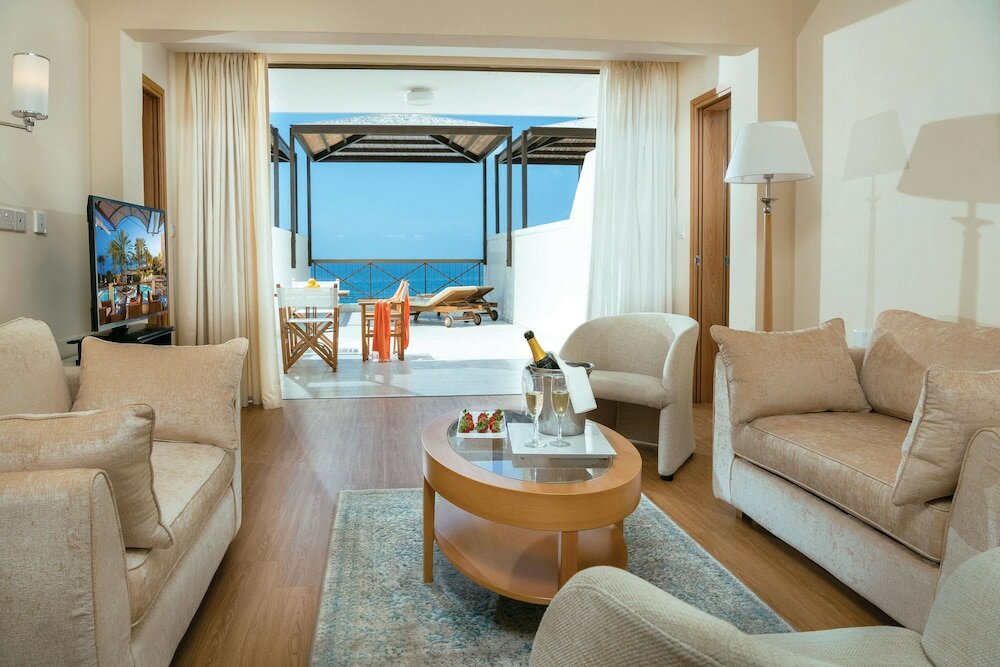 Фото Constantinou Bros Athena Beach Hotel