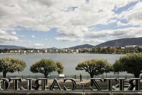 Внешний вид отеля The Ritz-Carlton Hotel de la Paix Geneva в Женеве, фото 5