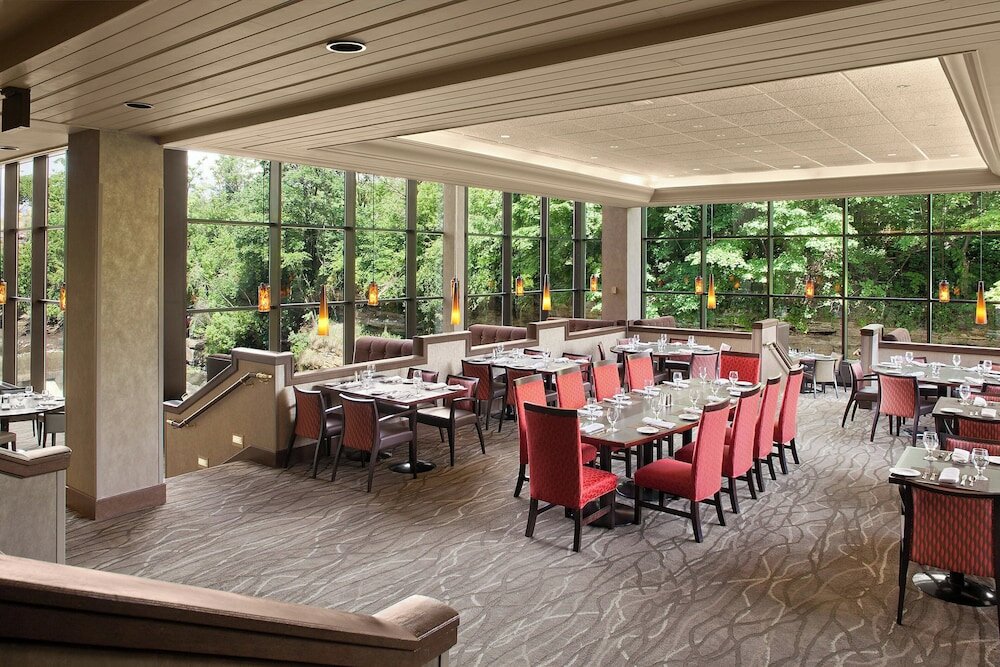 Фото Sheraton Suites Akron Cuyahoga Falls