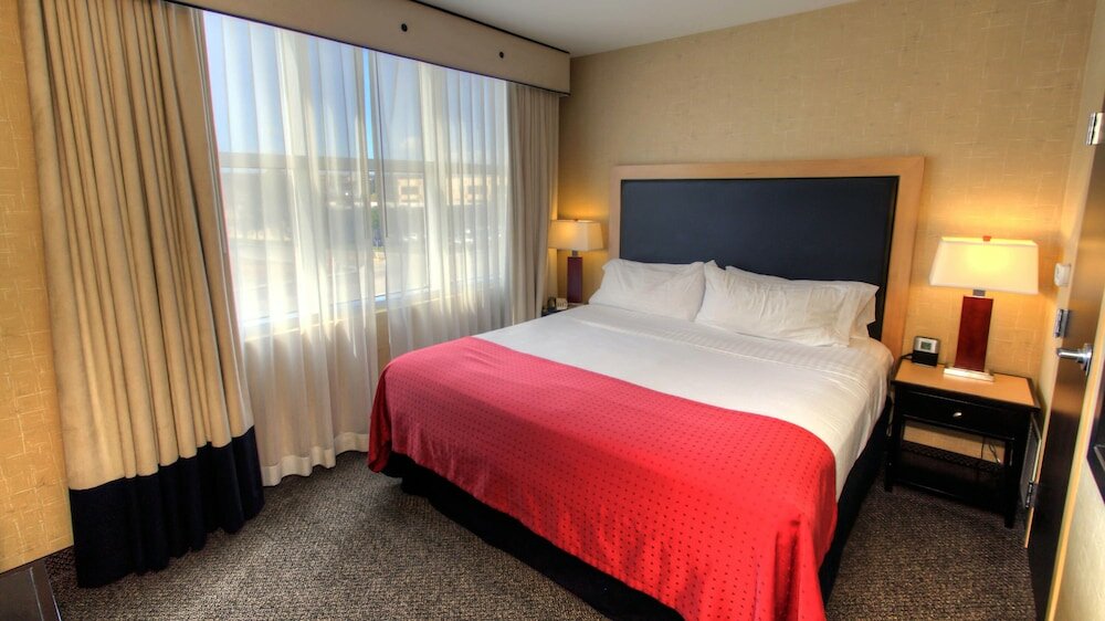 Фото Holiday Inn Boise Airport