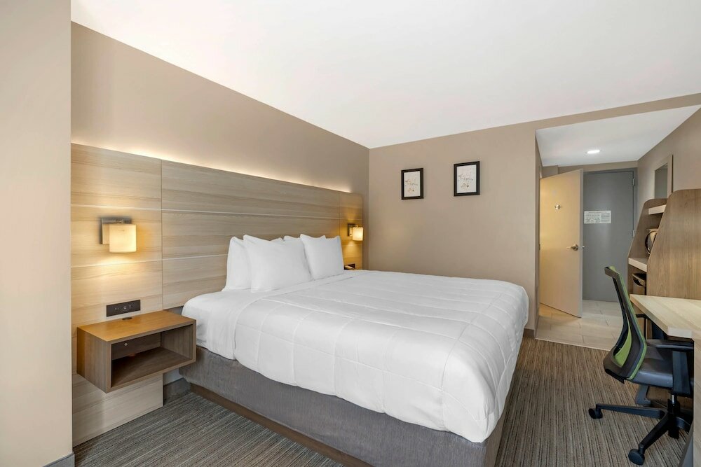 Фото Holiday Inn Express Staten Island West