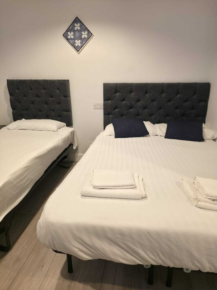 Фото Golders Park Hotel
