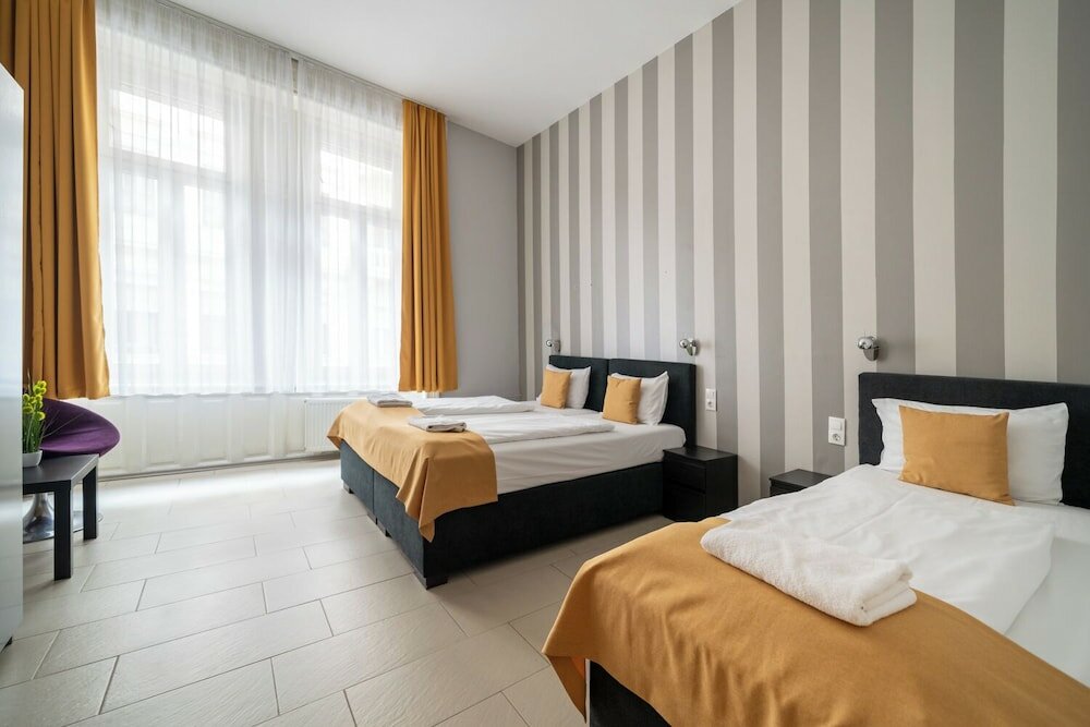 Фото Full Moon Budapest