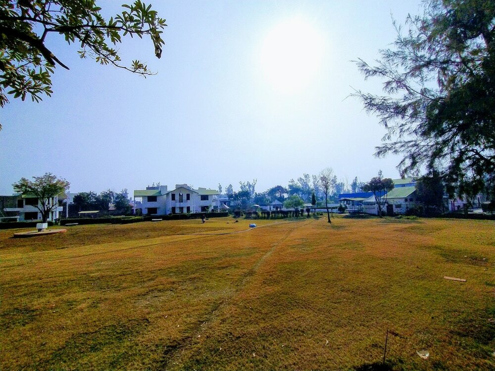 Фото The New Swaraj Resort