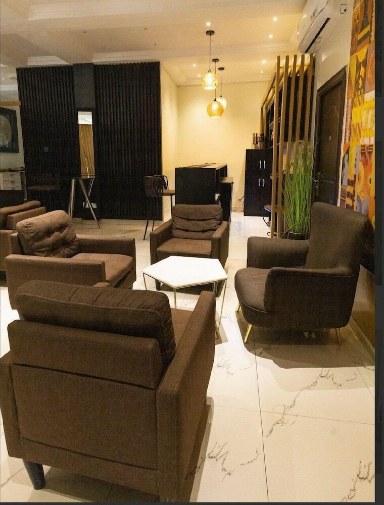 Фото Airport West Hotel