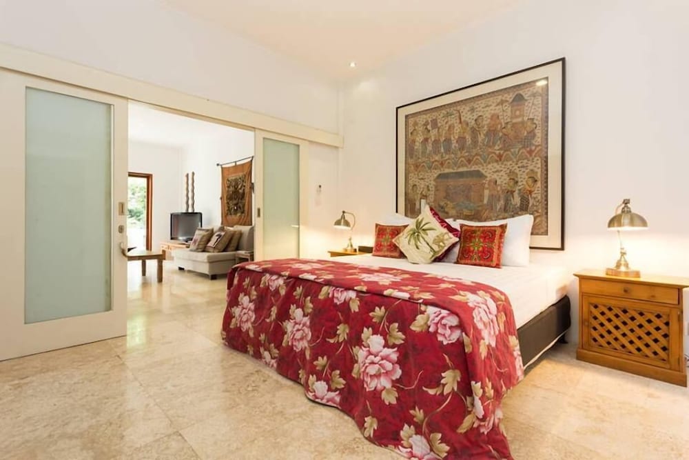 Фото Bali Mystique Hotel and Apartments