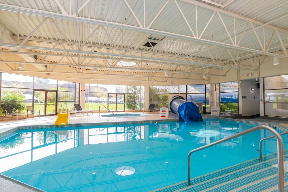 Фото Sandman Signature Vancouver Airport Hotel & Resort