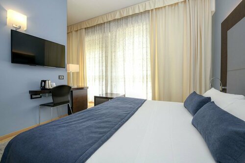 Внешний вид отеля Hotel City в Дезенцано-дель-Гарде, фото 3