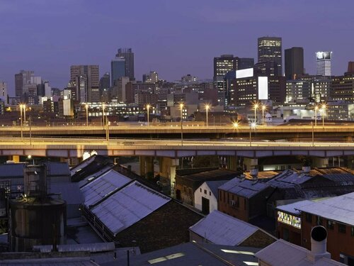 Внешний вид отеля Intercontinental O R Tambo Airport в Городе Метрополитенского Муниципалитете Экурхулени, фото 3