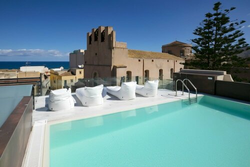 Гостиница Azzoli Trapani - Apartments & Skypool - Adults Only в Трапани