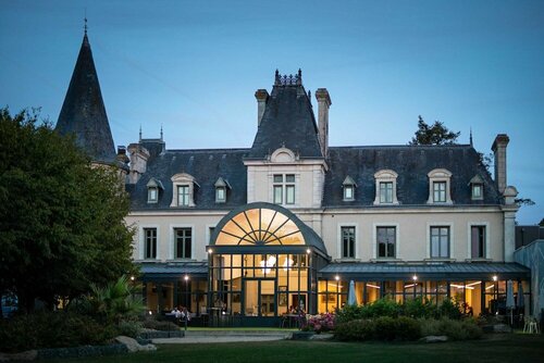 Гостиница Hotel The Originals Château de la Barbinière в Ла-Роше-сюре-Йоне