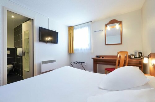 Гостиница Kyriad Saint Quentin EN Yvelines - Montigny в Монтиньи-ле-Бретонё