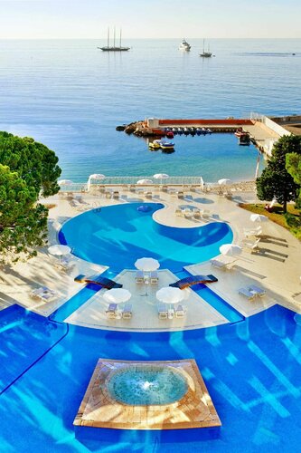 Гостиница Le Meridien Beach Plaza в Бозолее