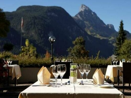 Гостиница Huus Gstaad в Занене