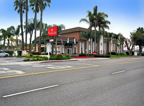 Гостиница Ramada by Wyndham Costa Mesa/Newport Beach в Коста-Меса