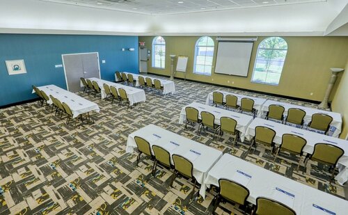 Гостиница Holiday Inn Express & Suites в Батавии