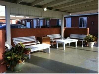 Гостиница Oceanside Inn and Suites в Оушенсайде
