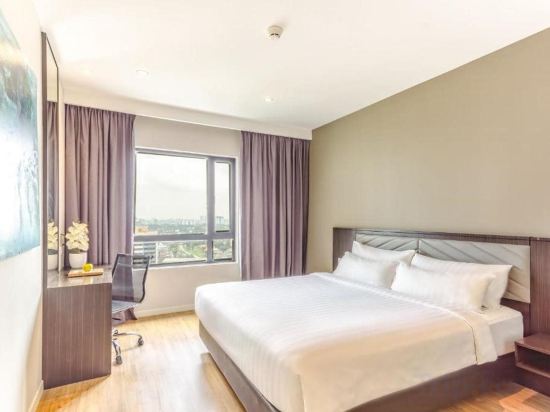 Фото Suasana All Suites Hotel