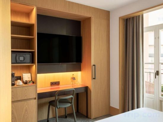 Фото Arts Hotel Porto, Tapestry Collection by Hilton