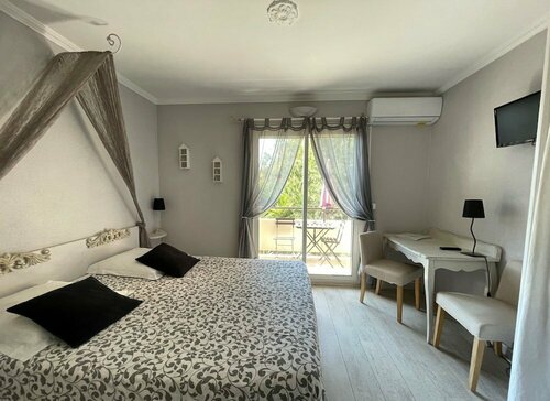 Гостиница Hôtel l'Orangeraie в Ле-Лаванду