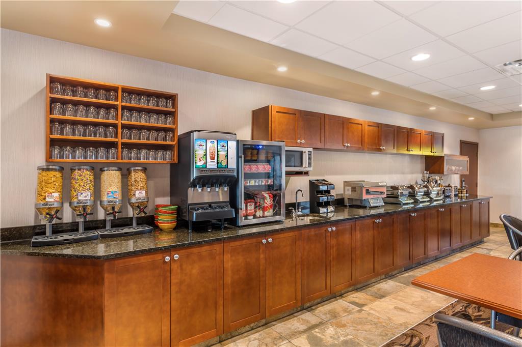 Фото Best Western Plus Service Inn & Suites