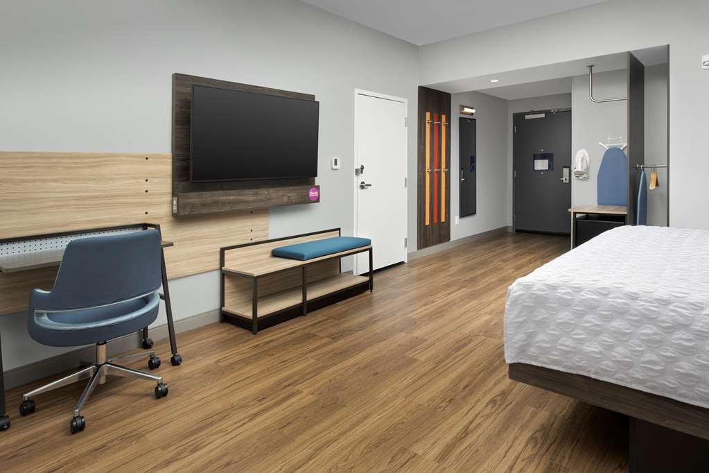 Фото Tru by Hilton Charlotte Airport Lake Pointe