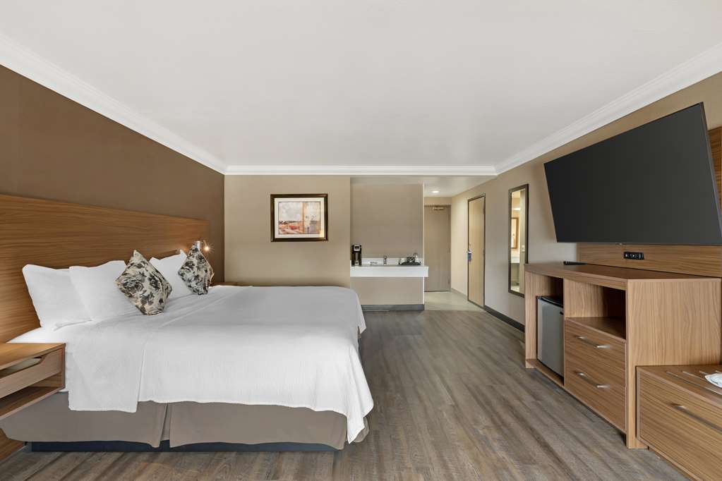 Фото Best Western Plus Newport Mesa Inn