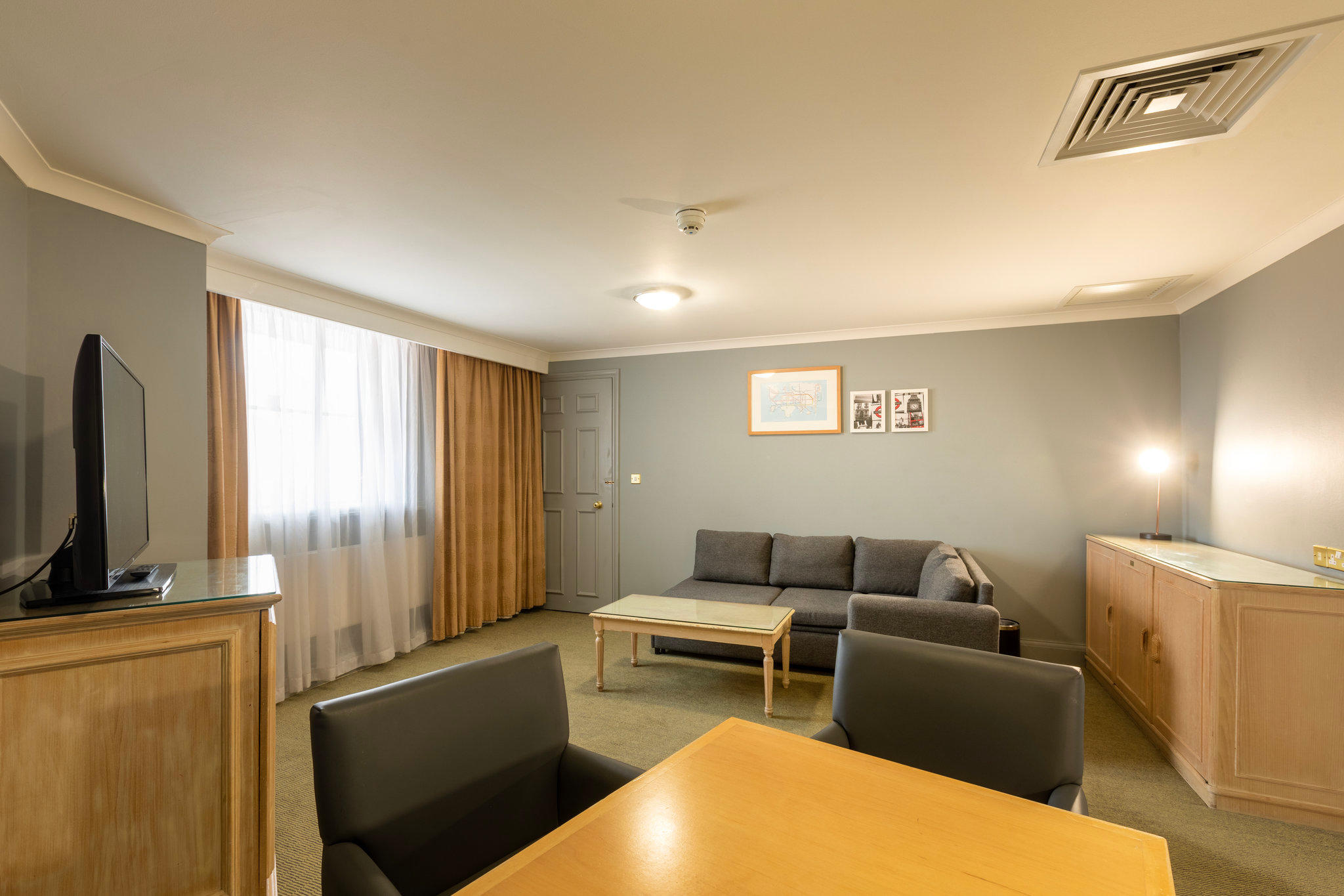 Фото Holiday Inn London - Sutton, an Ihg Hotel