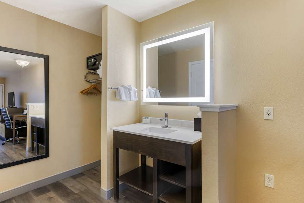 Фото Best Western Fallon Inn & Suites