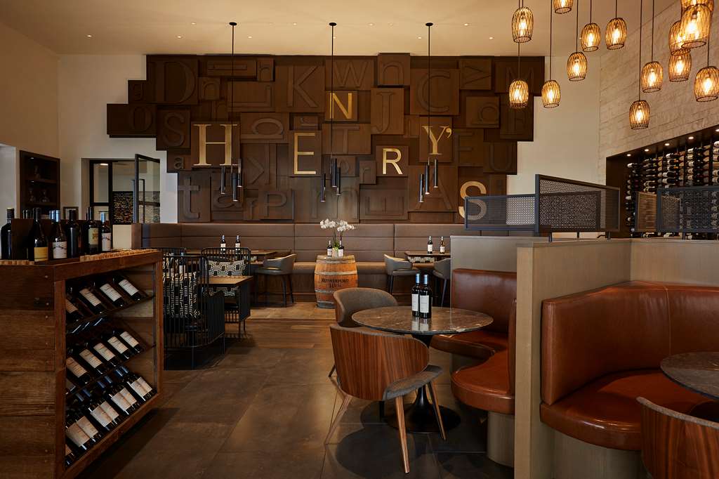 Фото The Waterfront Beach Resort, A Hilton Hotel