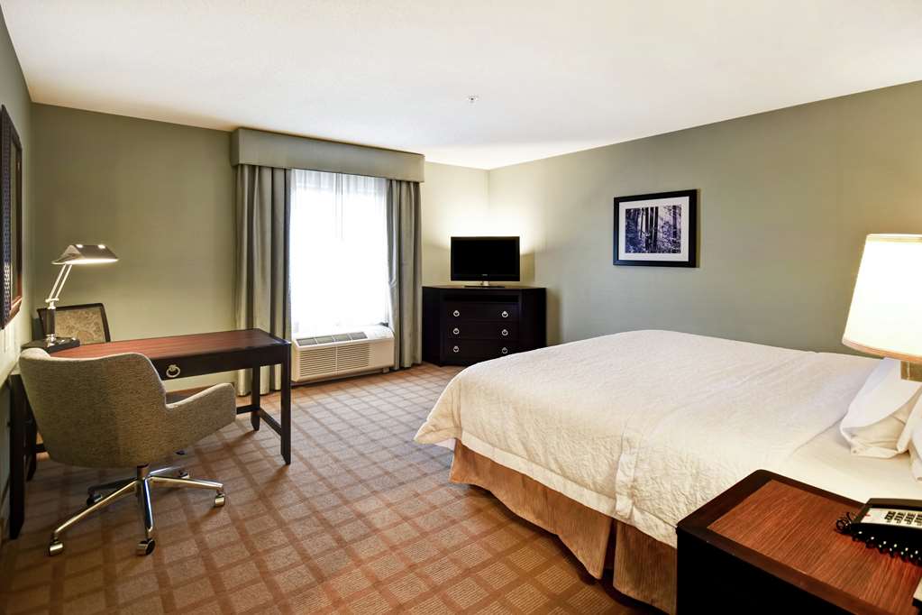 Фото Hampton Inn & Suites Detroit-Canton
