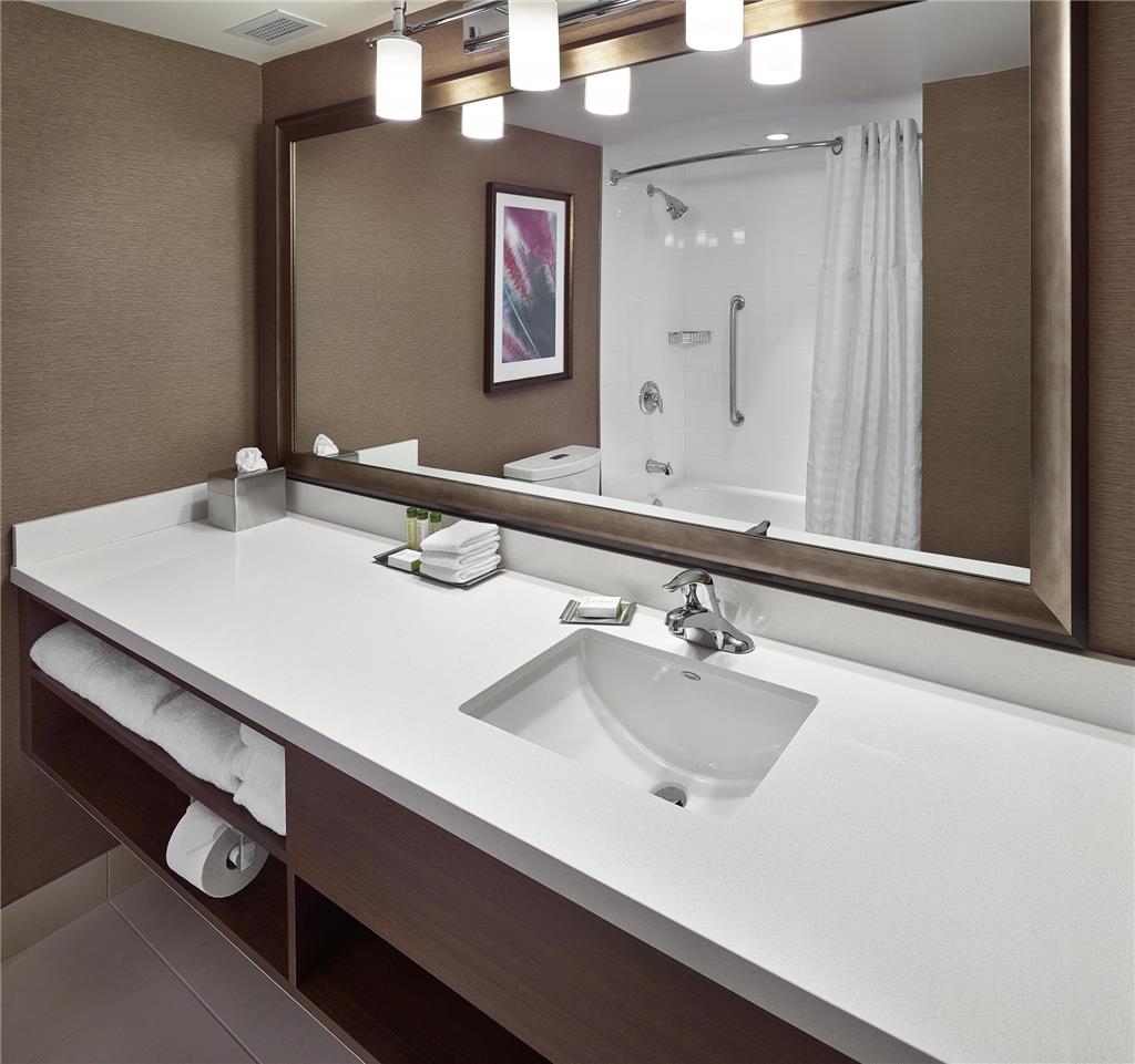 Фото DoubleTree by Hilton West Edmonton