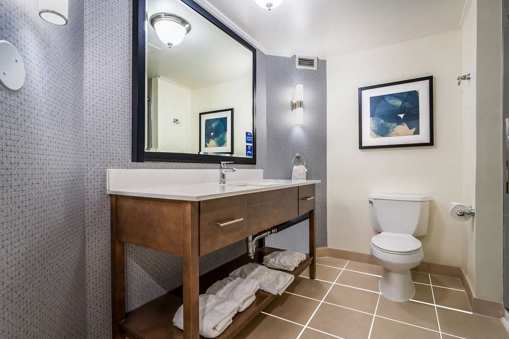 Фото DoubleTree by Hilton South Charlotte Tyvola