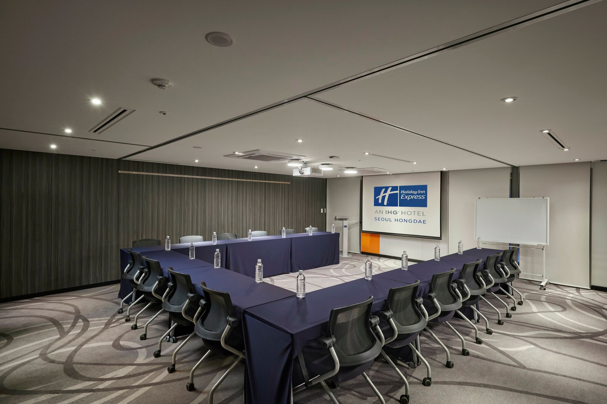 Фото Holiday Inn Express Seoul Hongdae