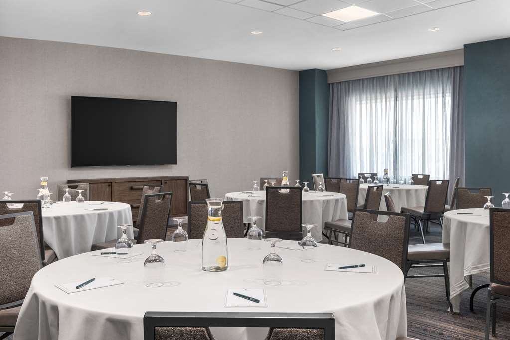 Фото Embassy Suites by Hilton El Paso