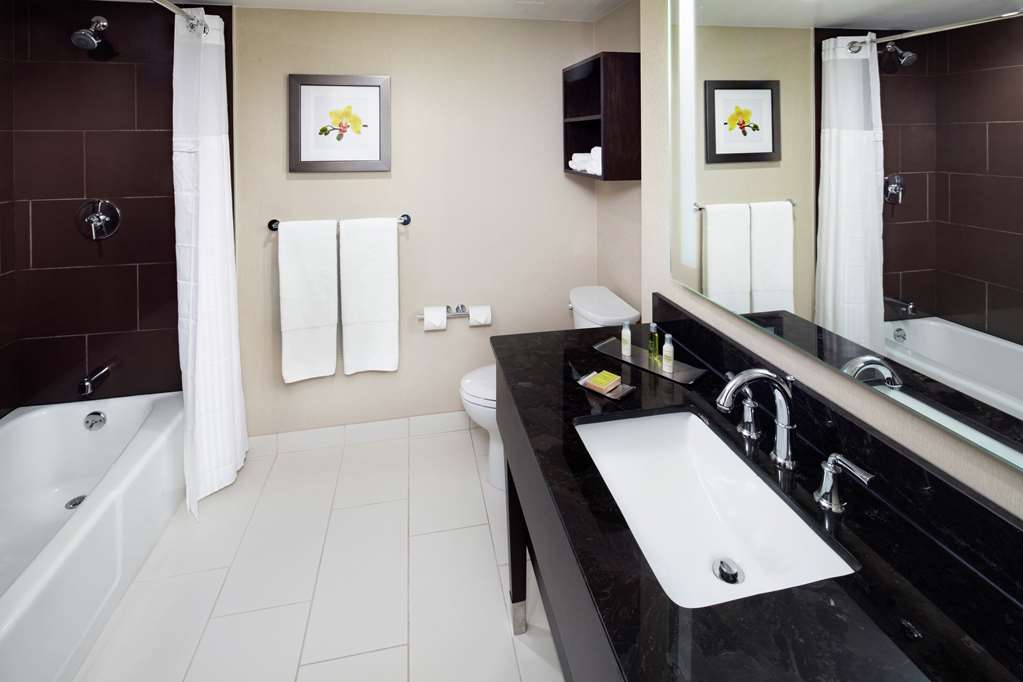 Фото DoubleTree by Hilton Manchester Downtown